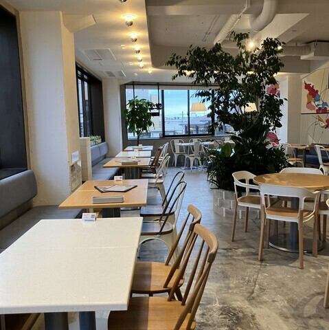 【広々空間】ベビーカーも安心♪くつろげる開放的な空間