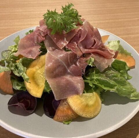 新鮮野菜と自社工場直送の絶品シャルキュトリーをお届け