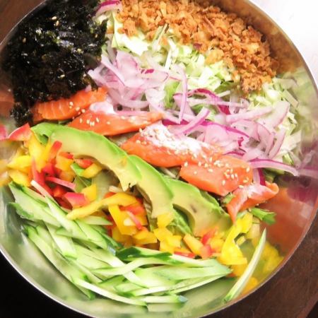 Choregi salad bowl with salmon and avocado