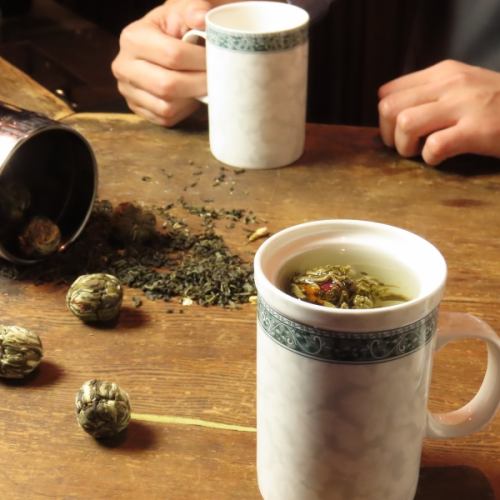 Enjoy a moment of relaxation with Chinese tea and Chinese tea utensils.