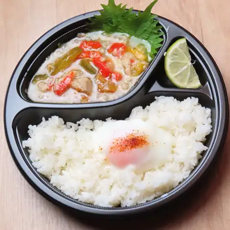 一大份紫蘇葉炒飯(泰國)