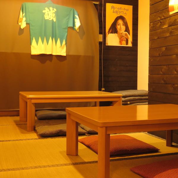 《Completely complete private tatami room♪》In the back of the store, we have a completely private tatami room that can be used by 4 to 10 people. It is also a popular seat for families.It is a popular seat where you can relax and enjoy your meal without worrying about other customers, so please make a reservation early.