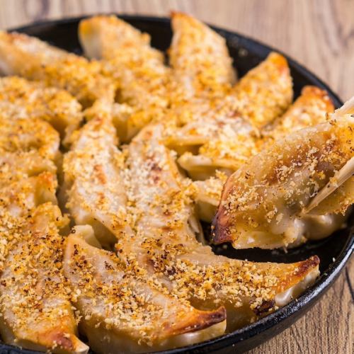 餃子/とり皮等…料理充実