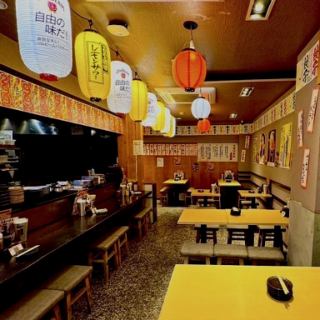 2人3桌／4人3桌／5人2桌／6人1桌…可容纳2人、6人、10人、最多15人的聚会。小仓的无限畅饮太棒了！