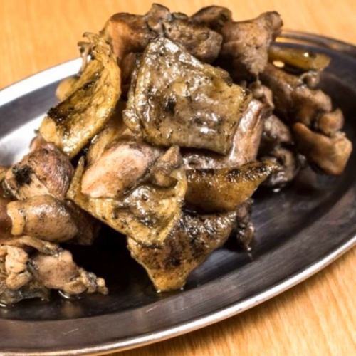 人気メニュー”地鶏もも炙り” ビールもいつでも299円◎
