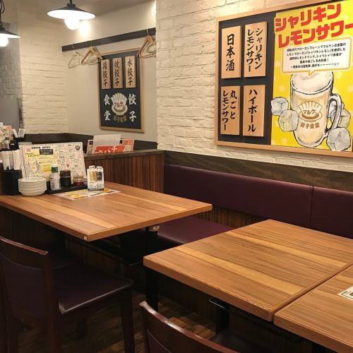 サク飲み・サク飯にぴったりのテーブル席！※写真は系列店