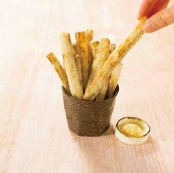 Raw burdock is marinated in soup stock and deep fried until crispy.