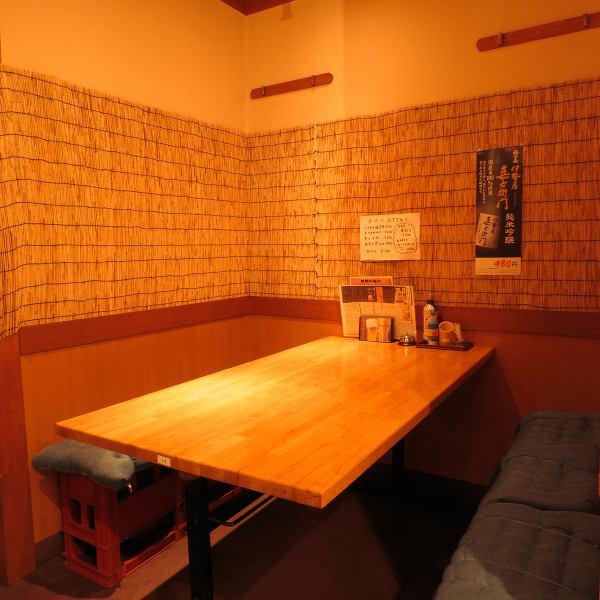 [Relaxing Japanese-style space] Enjoy the warm atmosphere of the orange interior to your heart's content! Table seats are available for small groups to large groups.Feel free to contact us for a drinking party after work or a variety of banquets.