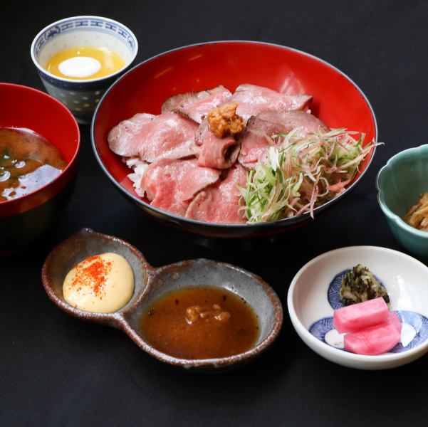 黒毛和牛ローストビーフ丼3,520円(税込)