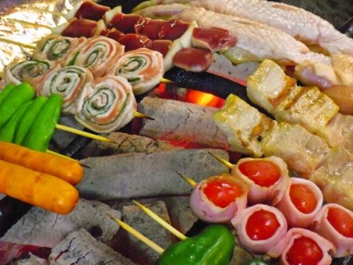 A wide variety of charcoal-grilled yakitori♪