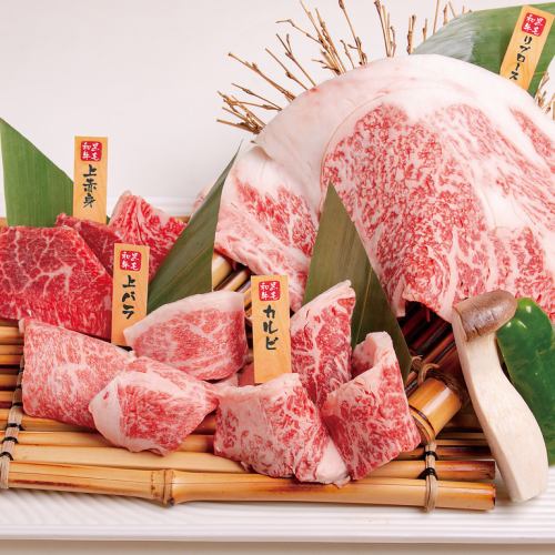 The premium course, which includes all-you-can-eat Grade 4 Wagyu beef, is priced at 6,358 yen (tax included)♪