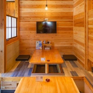 還提供兩人桌座位。我們為情侶、朋友、情侶打造優雅時刻。本店提供與食物搭配的各種飲品，還有與關東煮、雞翅、雞肉生魚片等搭配的燒酒和日本酒，種類豐富。根據您當天的心情和喜好享用您最喜歡的飲料。