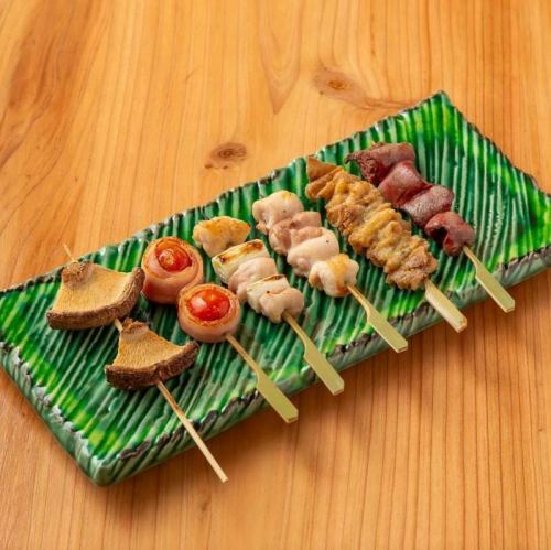 朝引きした新鮮な地鶏を直送!一本一本丁寧に下処理を行ったやきとりは鶏の旨味が溢れ出す美味しさをご提供