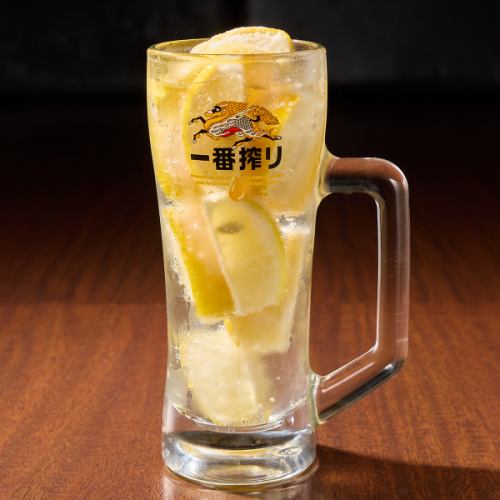 用整個冷凍檸檬代替冰塊製作檸檬酸