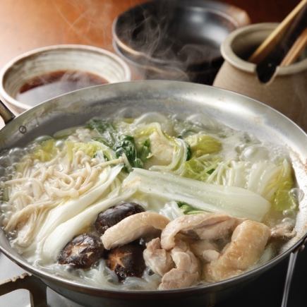 【전망라】 선택할 수 있는 토종닭 수프의 냄비를 메인으로, 찌르기나 오야마 지닭과 아와오닭의 먹어 비교등을 맛볼 수 있다