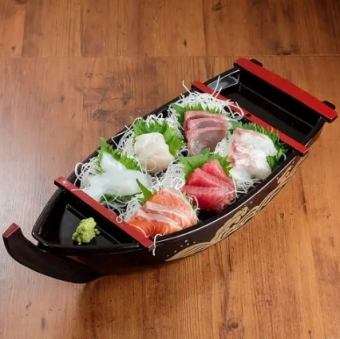 Sashimi boat-shaped platter