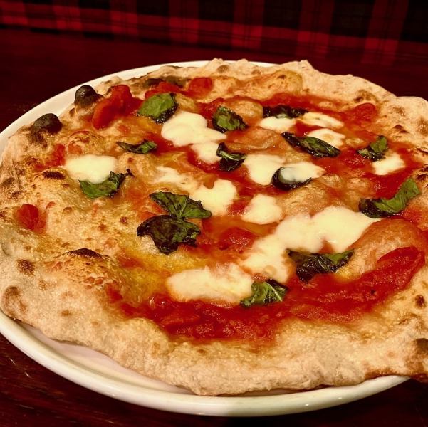 ビールとクラフトビールのモルト粕、イタリア産高級小麦粉で作った自家製生地のピザ各種。