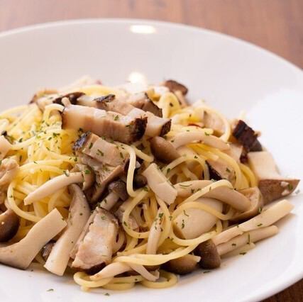 自家製ベーコンと木の子のペペロンチーノ