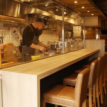 都会の喧騒を忘れる♪温かい照明が灯る、大人の隠れ家◎