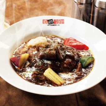 Western restaurant beef stew hamburger ~ with colorful vegetables ~