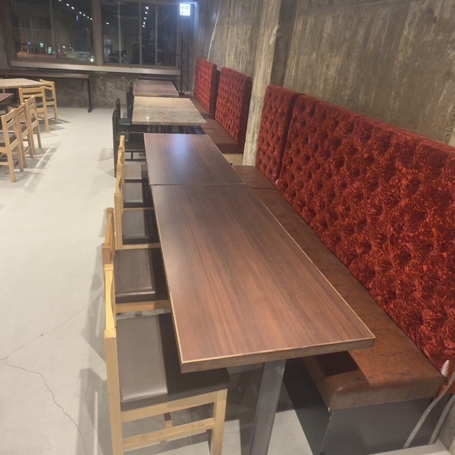 落ち着いた雰囲気の外観と店内です♪