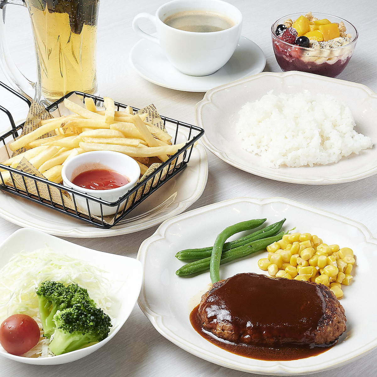 【アルプラザ高槻4階レストラン街のカフェ♪】幅広い食事メニューが魅力！