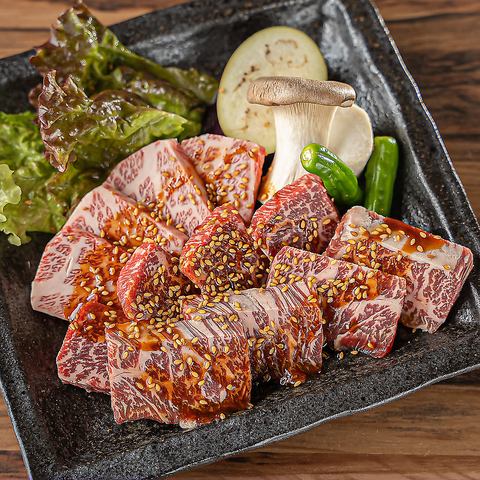 At Heisukeya, we are particular about procuring female Kuroge Wagyu beef.