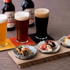 『クラフトビール3種と豆皿ペアリング』味の濃淡を楽しむビール3種と、日替わり豆皿のセットが嬉しい☆