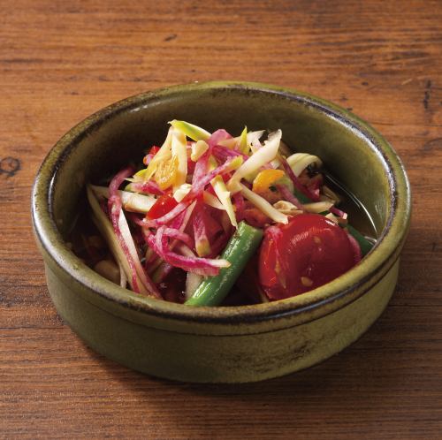 青木瓜和红萝卜沙拉