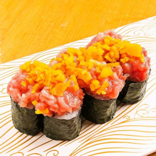 [Meibutsu] Nigitoro Takuan is a popular sushi original by Sushimasa!