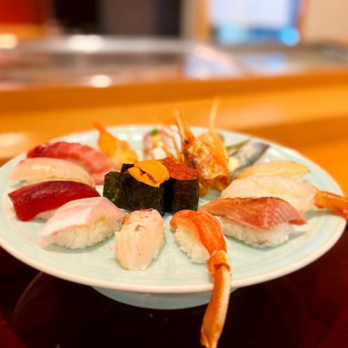 我們提供使用精心挑選的食材製成的正宗壽司，讓您不用考慮味道就可以微笑！我們還提供午餐。