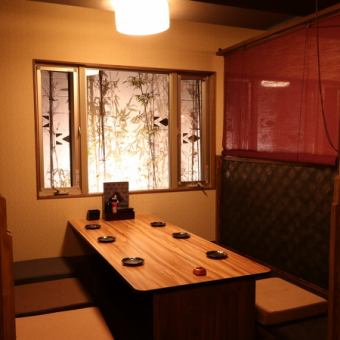 We also have an Okuzashiki with a view of the garden.Please enjoy our modern Japanese-style space.