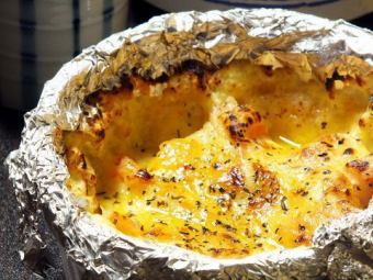 Baked tomato and cheese in foil