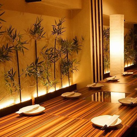 エリア最大規模の大宴会場を完備！皆様お顔を見渡すことができ一体感のあるご宴会が可能！広々とした造りとなっておりますので宴会途中のご移動もスムーズ！まさに幹事様理想の空間です。ご質問,ご要望はお気軽にお電話でお問い合わせください。（個室 居酒屋 食べ放題 飲み放題 地鶏 焼き鳥 宴会 女子会 接待）
