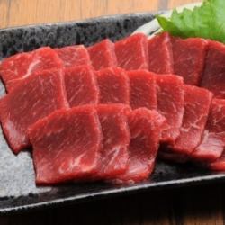 馬赤身刺し