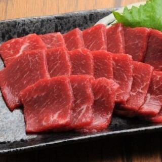 馬赤身刺し
