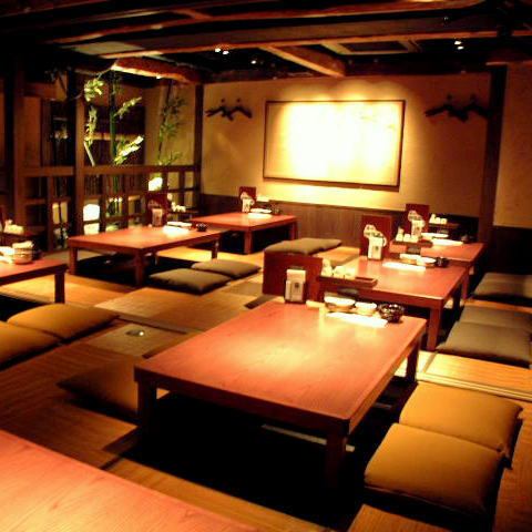 The tatami room with a touch of emotion is suitable for a variety of large and small banquets!A calm Japanese space that feels the warmth of trees