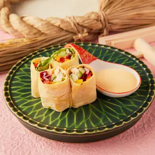 蒸し鶏と彩り野菜の生湯葉巻き
