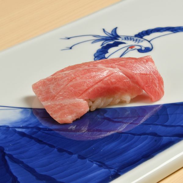 Seasonal Omakase course served by craftsmen to feel the seasons