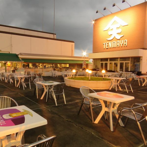 多国籍バイキングを楽しめる「WorldwideBeerPark」へようこそ♪広大なホールには世界各国の装飾が施され一歩足を踏み入れればそこはまるで世界一周旅行の出発点◎ワクワク感が店内に溢れており、非日常的な空間で最高の食体験をお届けします♪お料理の香りと活気ある雰囲気が皆様を地球の裏側まで連れて行ってくれますよ◎