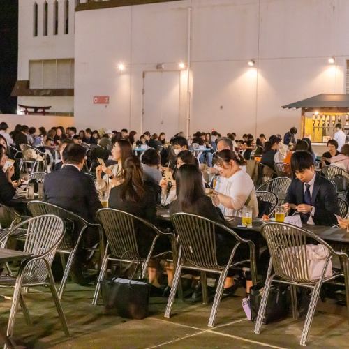 倉敷天満屋が誇る800席のビアガーデン会場は圧巻!おひとり様も大人数の集まりも大歓迎◎JR山陽本線・伯備線 倉敷駅南口を出てすぐ、天満屋の屋上が会場となっていますので、仕事帰りやサークル終わりに集合しやすいのが嬉しい☆食べ放題のバイキングコースや、お肉が食べ放題のバーベキューコースは、大人気のコースです♪