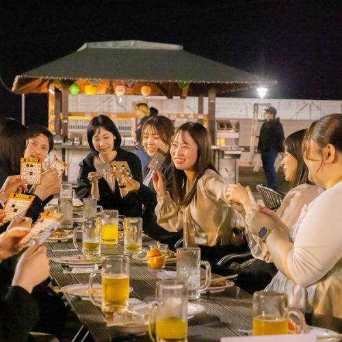 倉敷天満屋が誇る800席のビアガーデン会場は圧巻!おひとり様も大人数の集まりも大歓迎◎JR山陽本線・伯備線 倉敷駅南口を出てすぐ、天満屋の屋上が会場となっていますので、仕事帰りやサークル終わりに集合しやすいのが嬉しい☆食べ放題のバイキングコースや、お肉が食べ放題のバーベキューコースは、大人気のコースです♪