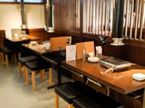 All seats are table seats.There is also a robata seat for one person, which can be used according to the number of people.