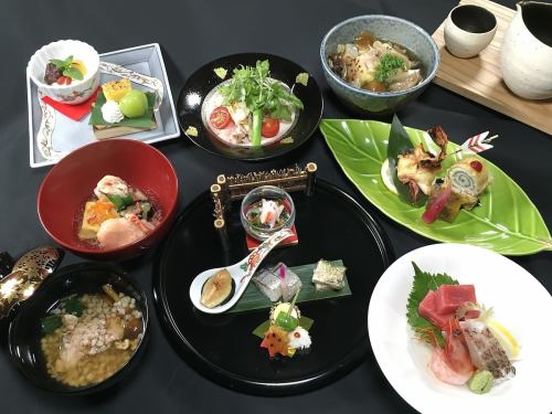 『春夏秋冬』季節により旬の素材を活かした料理…