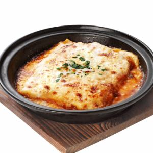 Oven-baked pasta "lasagna" with cheese and meat sauce