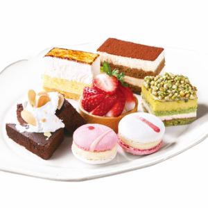 Dolce misto (assortment of 6 small desserts)