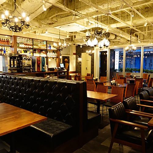 Open 24 hours, with a spacious 100 seats! Suitable for a variety of occasions, including workplace parties, family meals, dates, and a meal to finish off a night out.