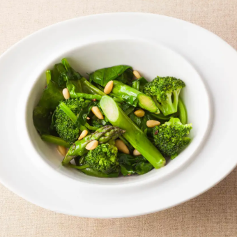 加泰罗尼亚风格的绿色蔬菜