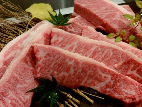 赤牛の三角バラ等の希少部位も取り揃えています