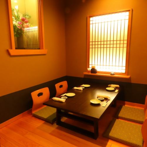 <p>食事会や少人数での飲み会にお勧めです。落ち着いた空間でゆったりお寛ぎ下さい。</p>